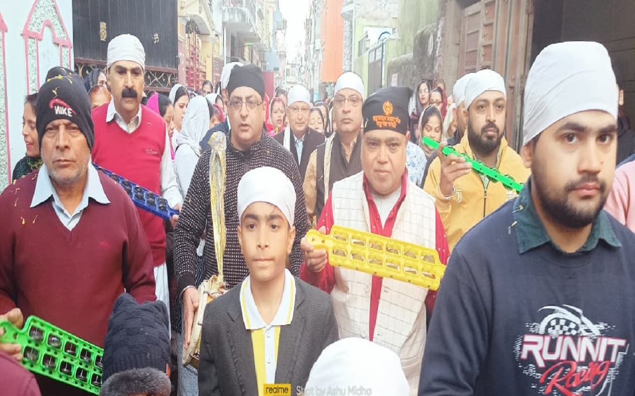 श्री गुरु गोविंद सिंह के 356वें प्रकाश पर्व पर रांची में निकली प्रभात फेरी, शबद गायन से माहौल हुआ भक्तिमय