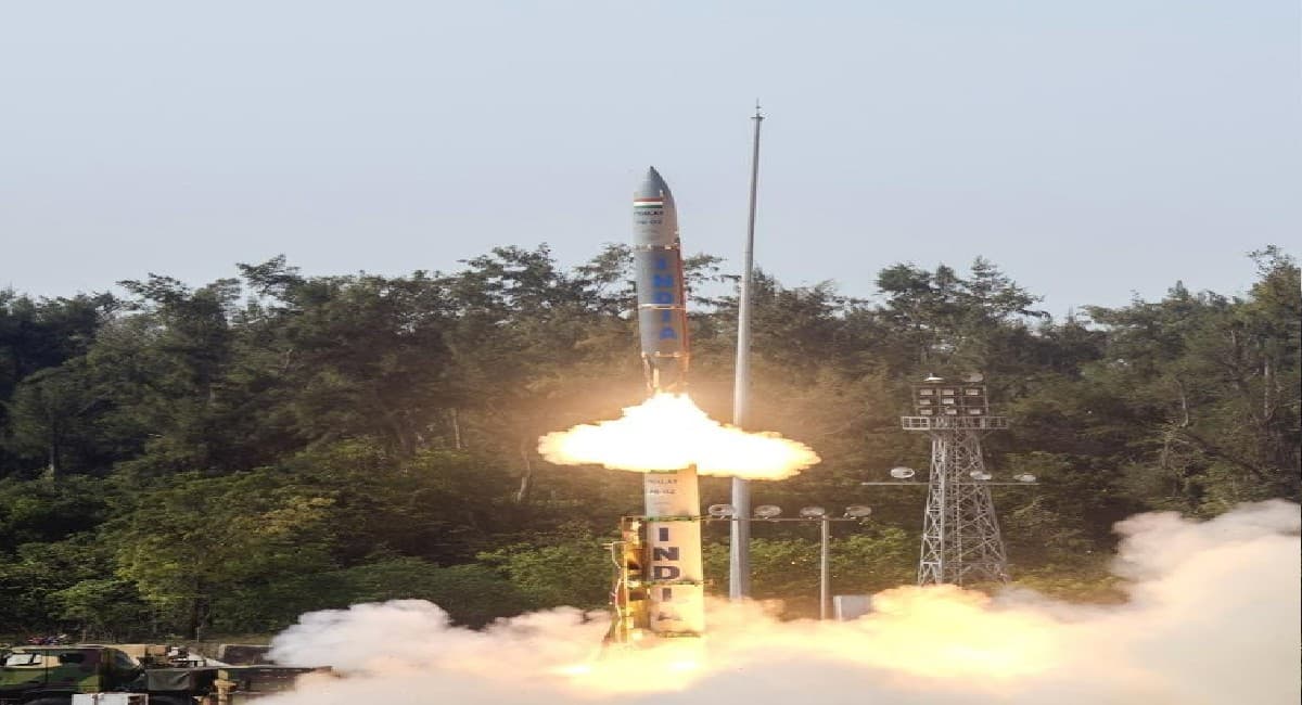Pralay Ballistic Missile: चीन और पाक सावधान! 'प्रलय' मचा देगी भारत की यह मिसाइल, जानें क्या है खासियत
