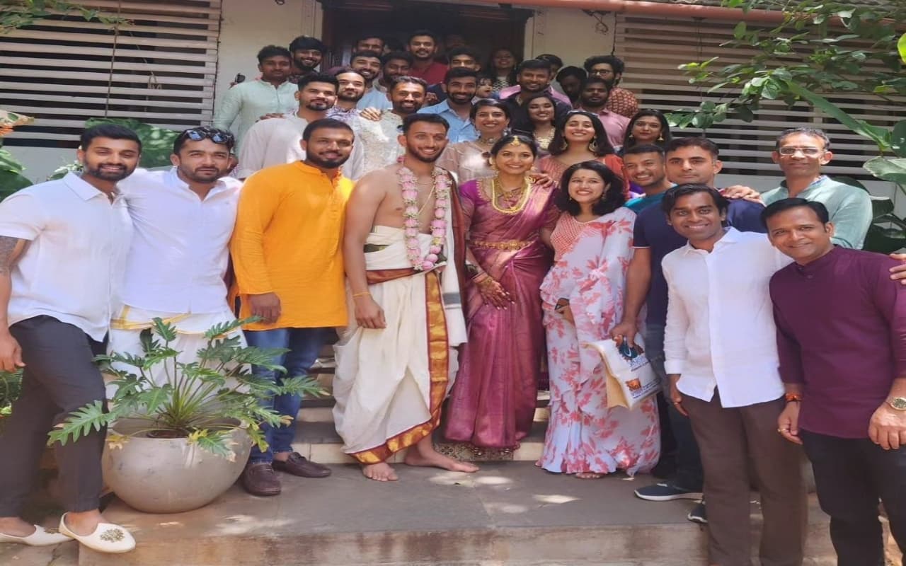 WTC Final के बीच इस भारतीय गेंदबाज ने रचाई शादी, देखें विवाह की पहली तस्वीर