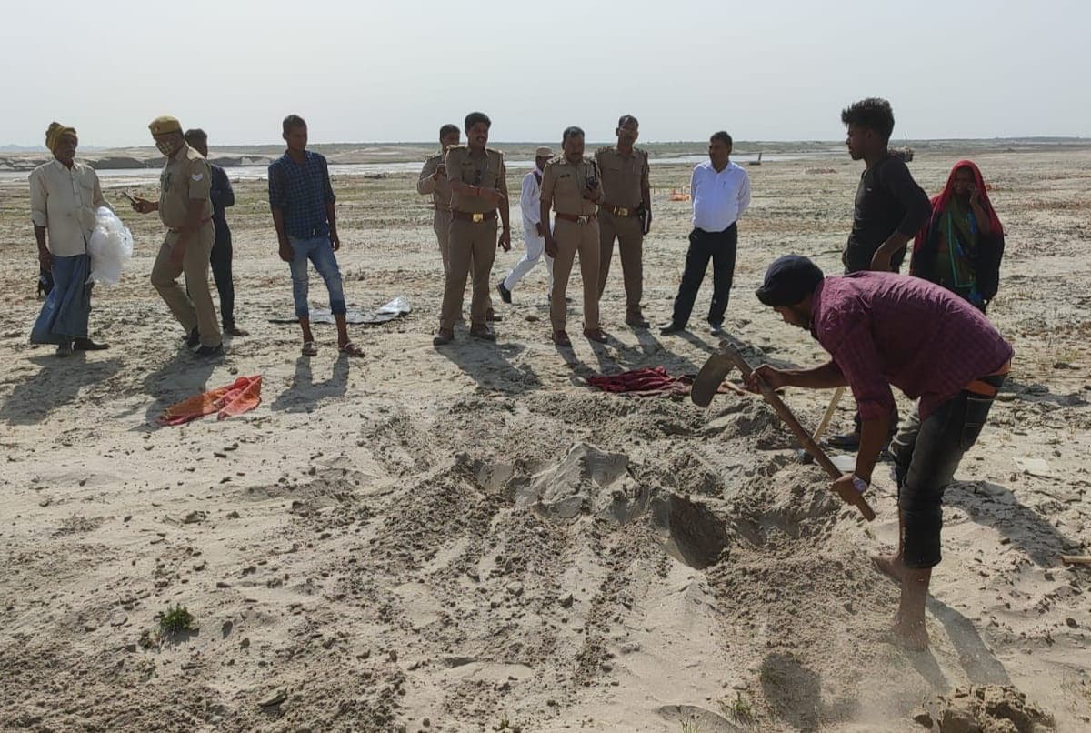 Prayagraj News: मां थी कैसे मान लेती, कब्र से निकलवाया बेटी का शव, पोस्टमार्टम में चौंकाने वाला खुलासा