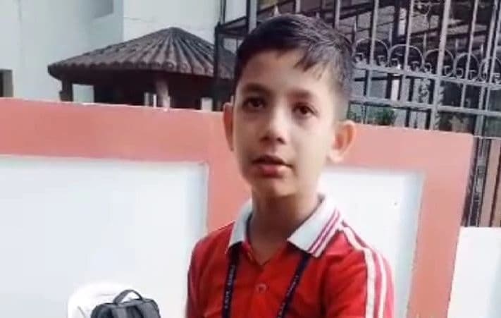 UP News: बरेली में स्कूल के गेट से छात्र के अपहरण की कोशिश, आर्मी जवान के आने पर बच्चे को छोड़ भागे बदमाश