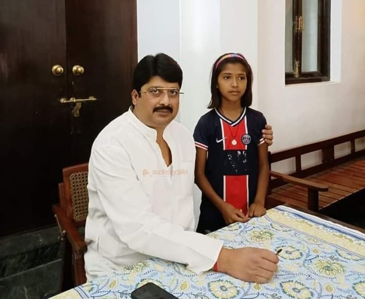 UP: राजा भैया से मुलाकात के बाद CM योगी से शिकायत करेगी काजल, दौड़ लगाकर प्रयागराज से पहुंचेगी लखनऊ