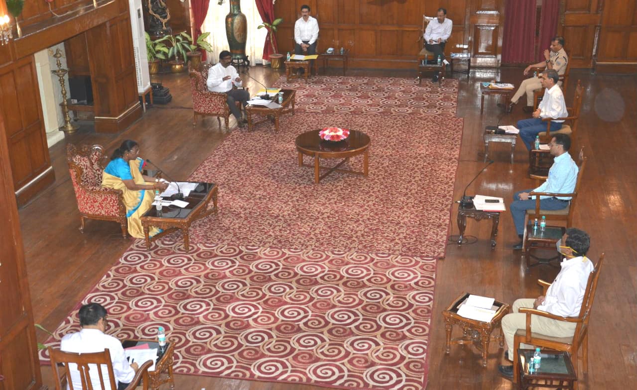Covid19: राज्यपाल द्रौपदी मुर्मू ने की समीक्षा बैठक, कहा- लॉकडाउन के बाद की स्थिति से निबटने की करें तैयारी Covid19: राज्यपाल द्रौपदी मुर्मू ने की समीक्षा बैठक, कहा- लॉकडाउन के बाद की स्थिति से निबटने की करें तैयारी