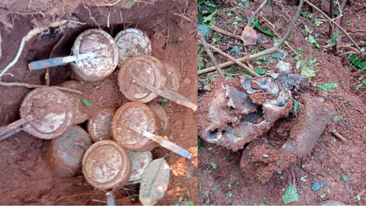 Jharkhand News : नक्सलियों के मंसूबों पर फिरा पानी, समय रहते 15 प्रेशर कुकर बम को BDS की टीम ने किया नष्ट