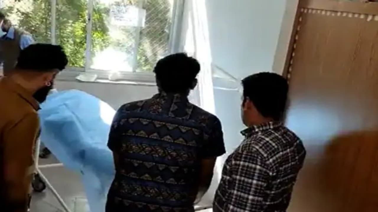 राजस्थान : राजसमंद में पेट्रोल बम के हमले में झुलसे पुजारी की मौत, पत्नी का अस्पताल में चल रहा इलाज