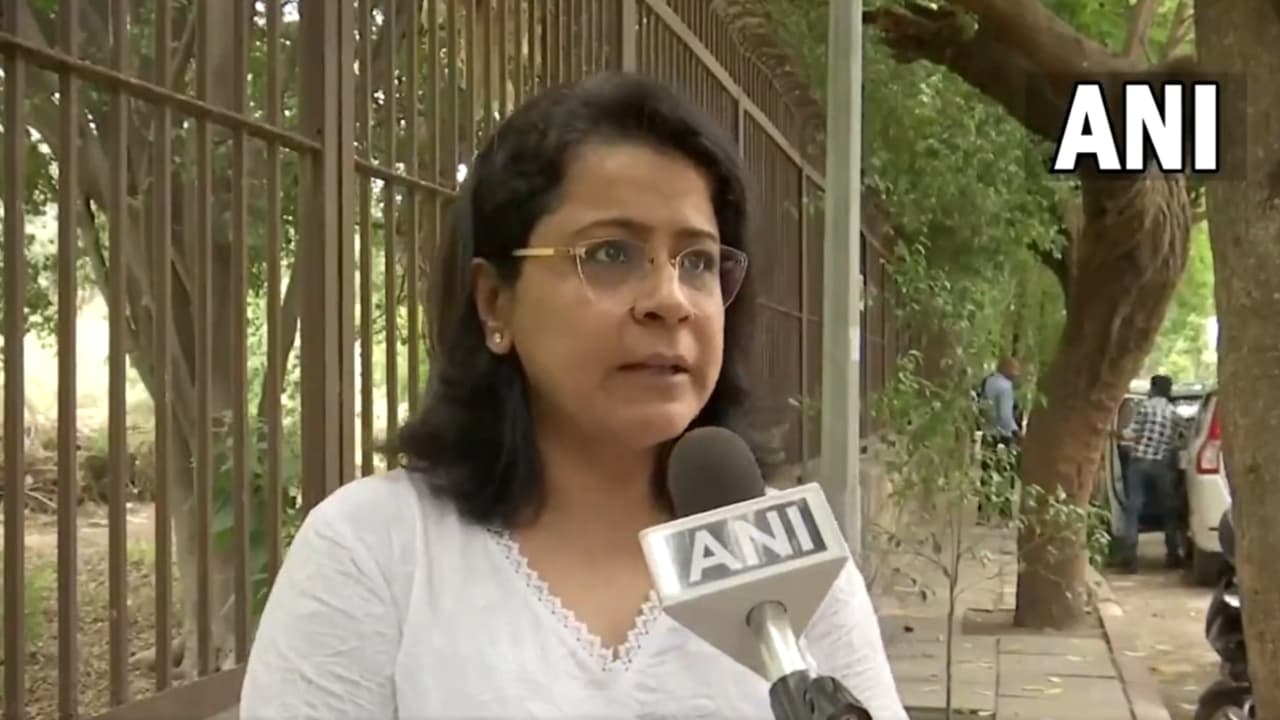 AAP vs Congress: खरगे के बयान पर भड़की आम आदमी पार्टी, कांग्रेस पर लगाया बीजेपी से समझौते का आरोप