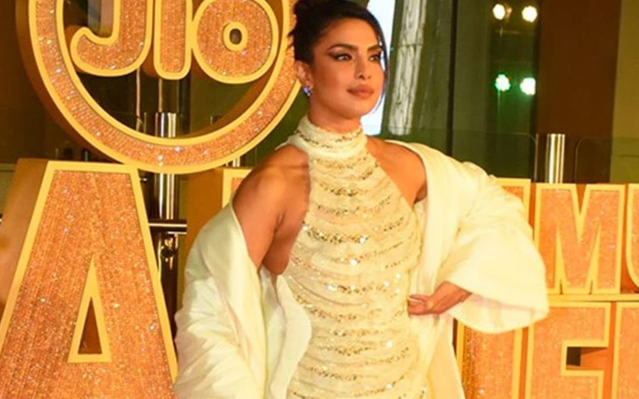 MAMI Mumbai Film Festival में लगा सितारों का मेला, प्रियंका चोपड़ा, करीना कपूर सहित इन हसीनाओं ने बिखेरा जलवा