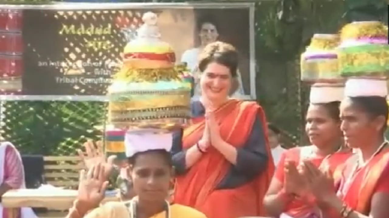 Priyanka Chopra विदेश में बनीं देसी गर्ल, सूट में एक्ट्रेस ने शेयर की तसवीरें, फैंस बोले- पीला दुपट्टा...