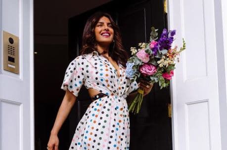 प्रियंका चोपड़ा ने कैरी की इतनी महंगी ड्रेस, आउटफिट की कीमत में खरीद सकते है एक नैनो कार