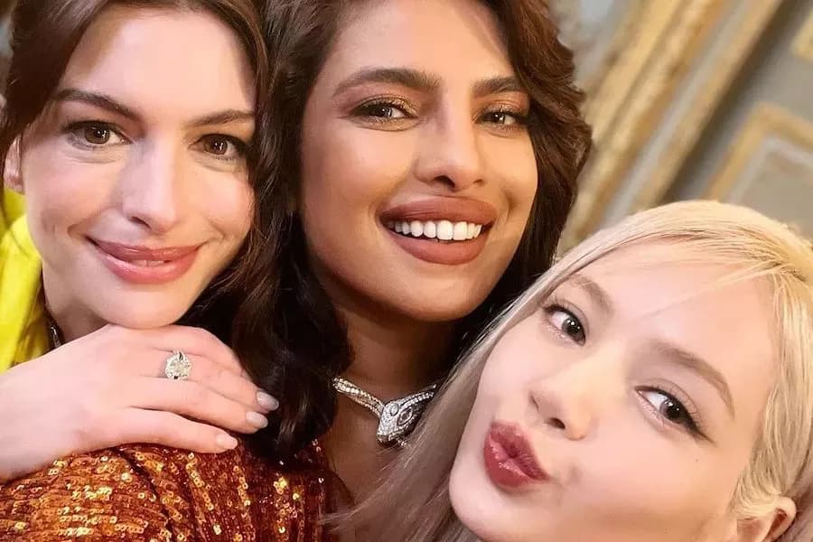 Anne Hathaway और Lisa के साथ प्रियंका चोपड़ा ने दिए एक से बढ़कर एक पोज, Nick Jonas का आया ये रिएक्शन