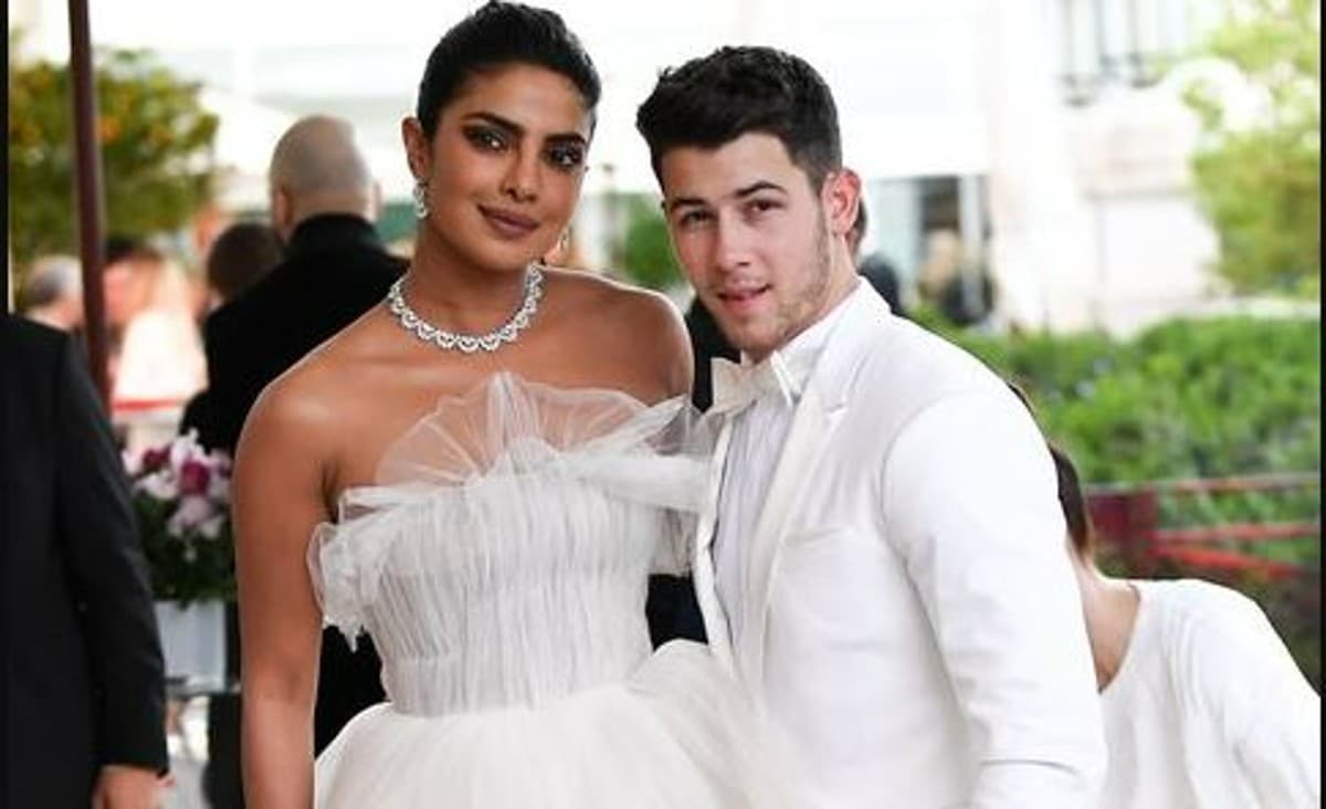 प्रियंका चोपड़ा ने सोशल मीडिया से हटाया 'जोनस' सरनेम, तलाक की खबरों के बीच एक्ट्रेस की मां का बयान आया सामने