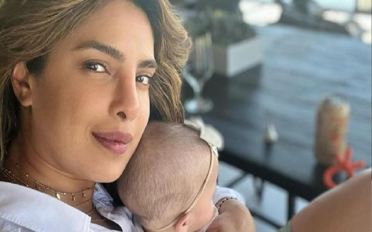 Priyanka Chopra बेटी मालती के साथ 'ससुराल गेंदा फूल' गाने पर यूं एन्जॉय करती दिखी वीकेंड, वायरल VIDEO