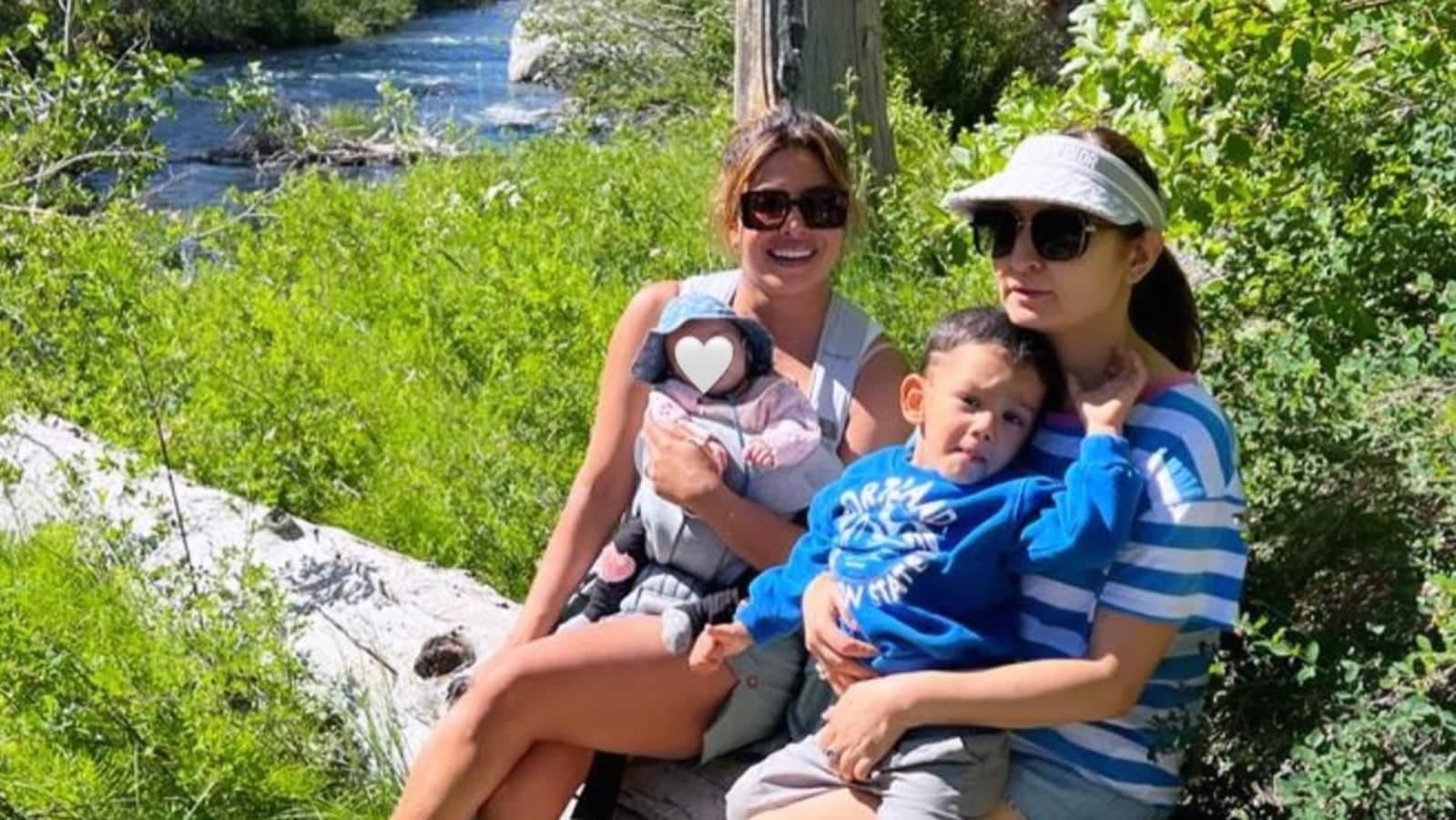 Priyanka Chopra बेटी मालती मैरी के साथ दिखी पोज देते हुए, लाडली को गोद में लिए नजर आई एक्ट्रेस