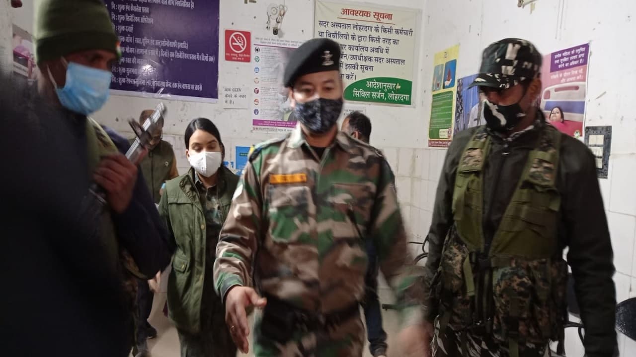 झारखंड के लोहरदगा में दूसरे दिन भी बुलबुल जंगल में IED ब्लास्ट, घायल CRPF जवान का रांची में चल रहा इलाज