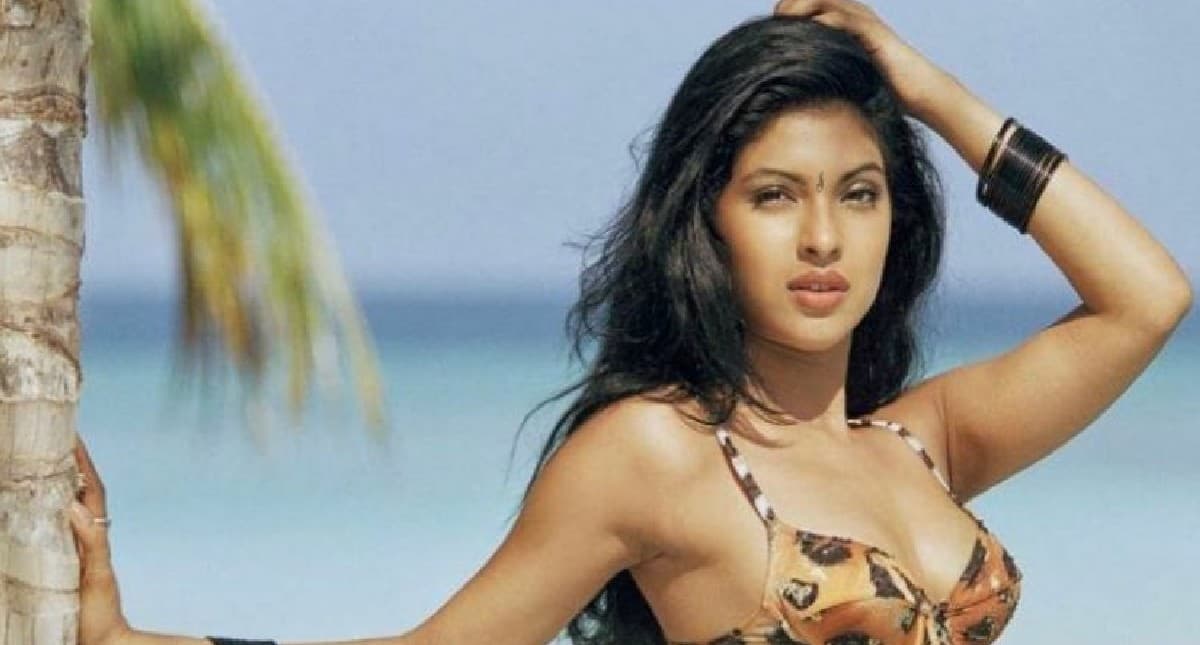 प्रियंका चोपड़ा 18 साल की उम्र में ऐसी दिखती थीं, बिकिनी के साथ बिन्दी लगाए देसी गर्ल ने शेयर किया ये लुक