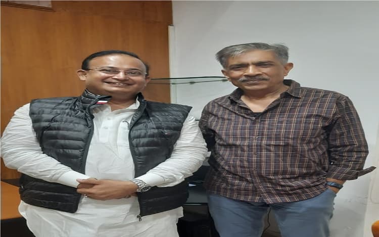 पटना पहुंचे प्रकाश झा ने वीआईपी के राष्ट्रीय प्रवक्ता से की मुलाकात, बंद कमरे में घंटों हुई बातचीत