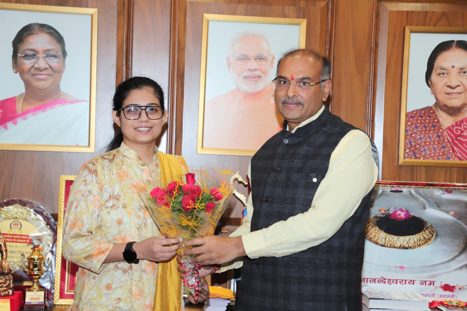 कानपुर: कुलपति प्रो. विनय कुमार पाठक बोले- कृतिका की सफलता हम सभी के लिए गर्व का विषय