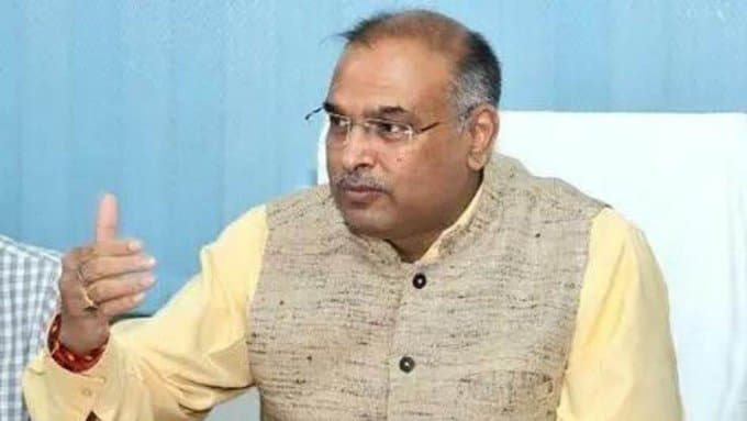 UP: प्रो. विनय पाठक के खिलाफ एकेटीयू की बैठाई जांच निरस्त, राज्यपाल आनंदीबेन पटेल ने दिया आदेश, जानें वजह