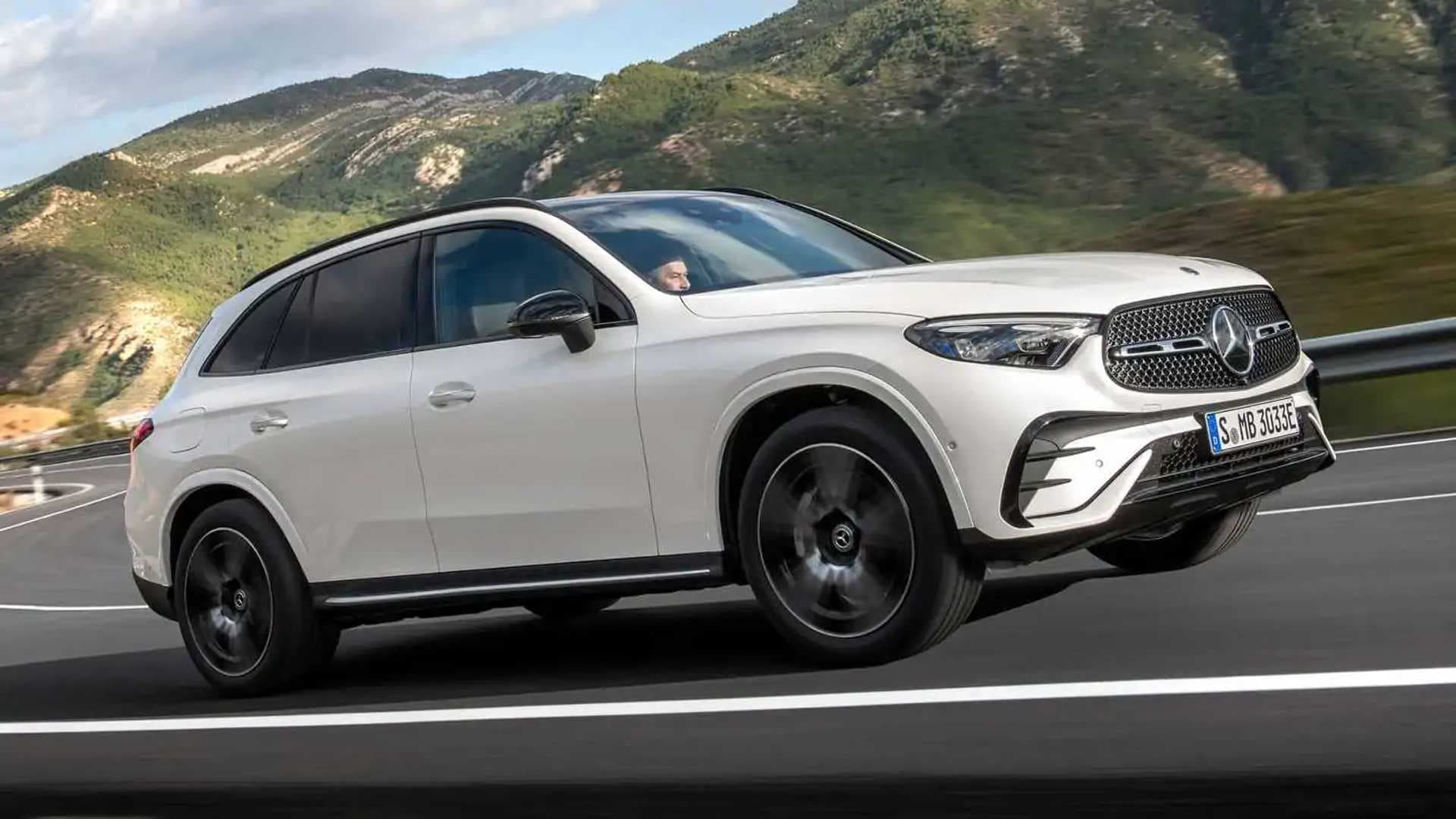 कल लॉन्च होगी 2023 Mercedes-Benz GLC, तस्वीरें देख कर आप भी रह जाएंगे दंग