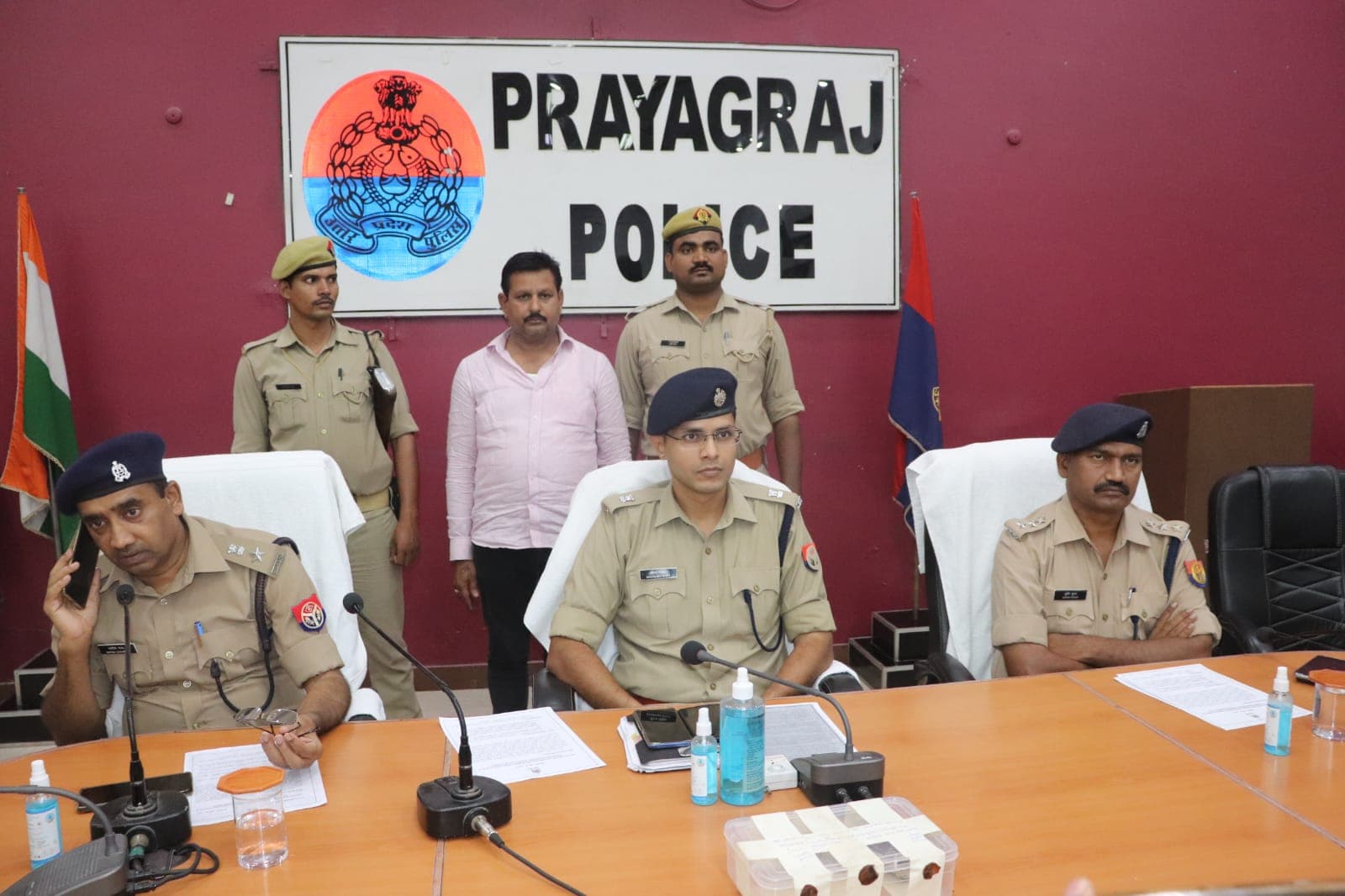 Prayagraj: बेटी के हाथ में फंसा दी पिस्टल, बताया ब्वॉयफ्रेंड का कातिल, अब पुलिस ने किया बड़ा खुलासा