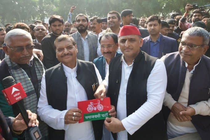 Akhilesh Yadav New Team: अखिलेश यादव की नई टीम घोषित, शिवपाल यादव, स्वामी प्रसाद मौर्य का कद बढ़ा Akhilesh Yadav New Team: अखिलेश यादव की नई टीम घोषित, शिवपाल यादव, स्वामी प्रसाद मौर्य का कद बढ़ा