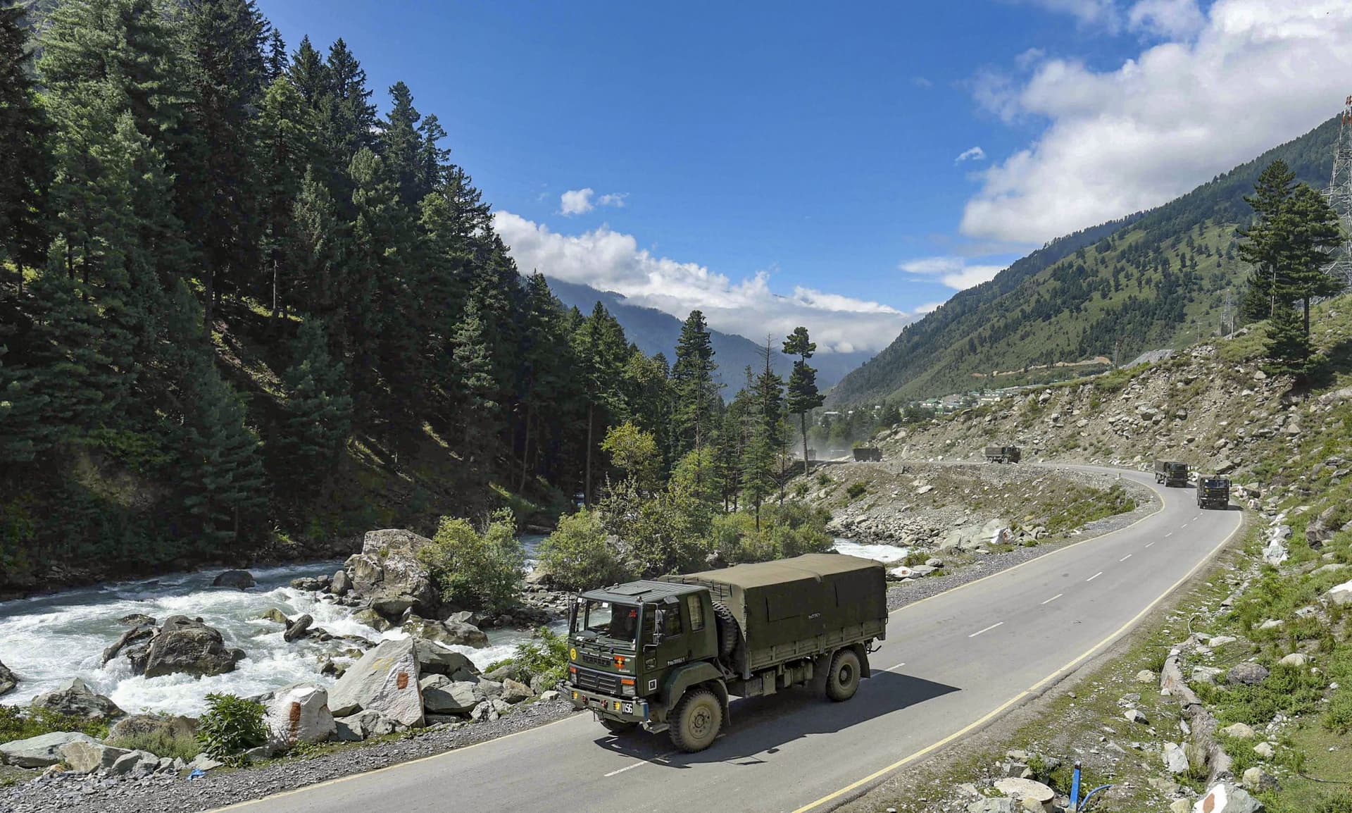 सीमा सड़कों का विस्तार