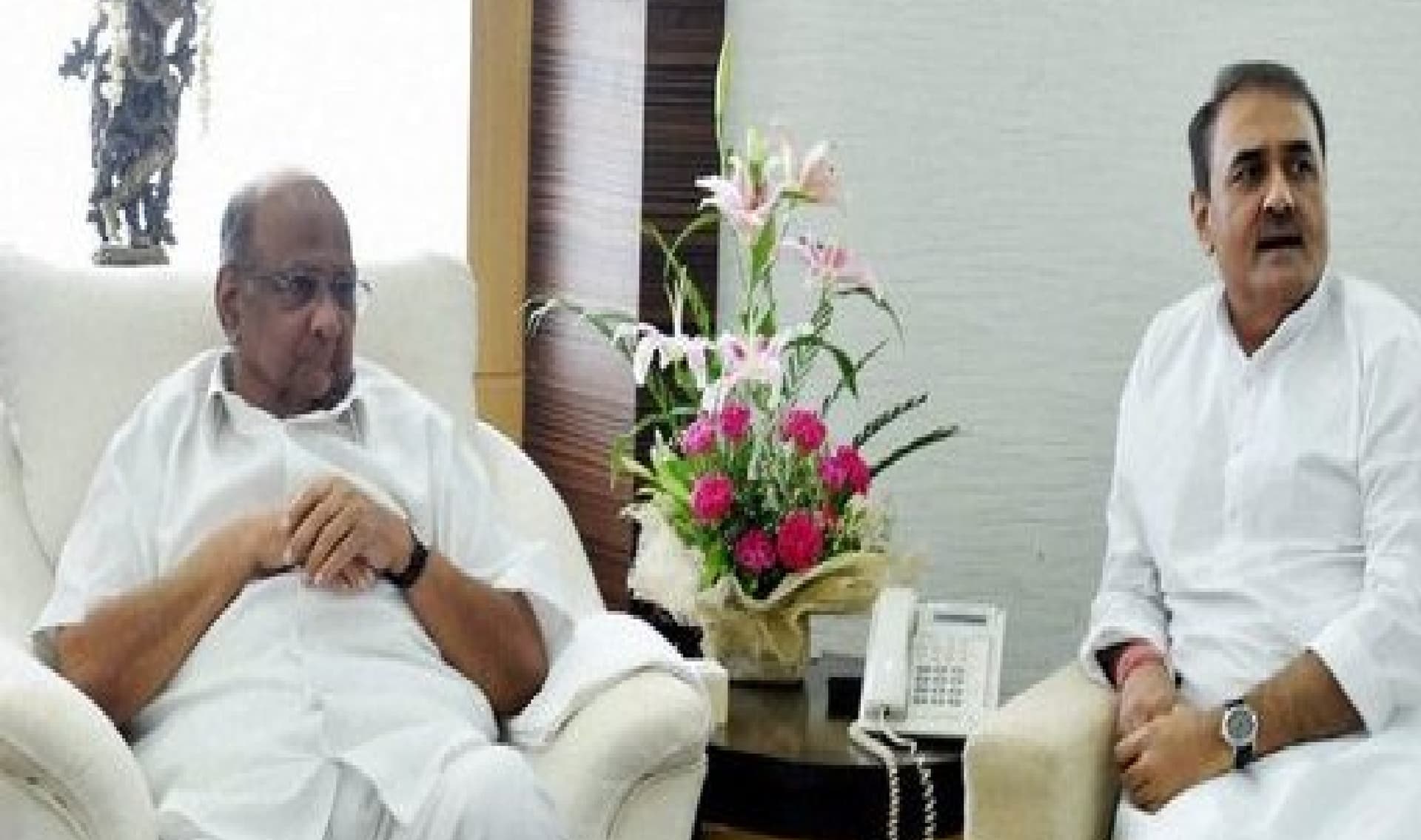 क्या करवट लेगी महाराष्ट्र की राजनीति ? शरद पवार और प्रफुल्ल पटेल ने की गुजरात के व्यापारियों से मुलाकात