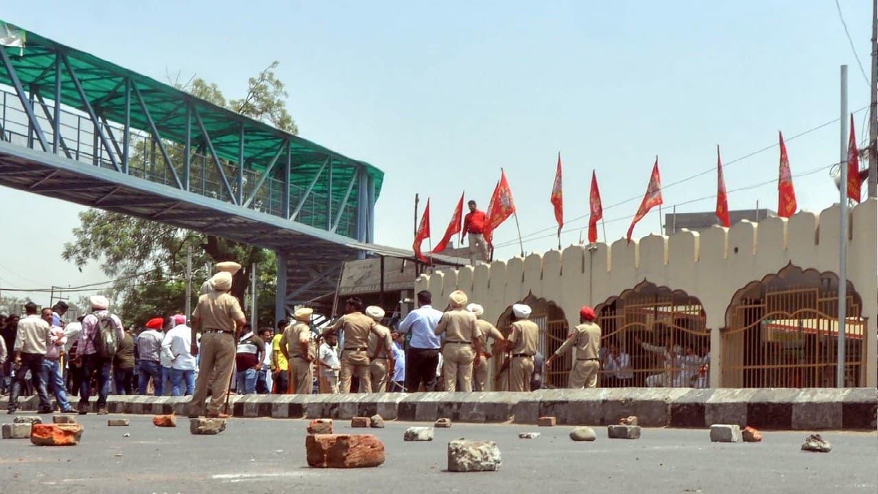 Patiala Violence: झड़प के बाद एक्शन में आई मान सरकार, IG, SSP और SP का किया तबादला, इंटरनेट सेवा बंद