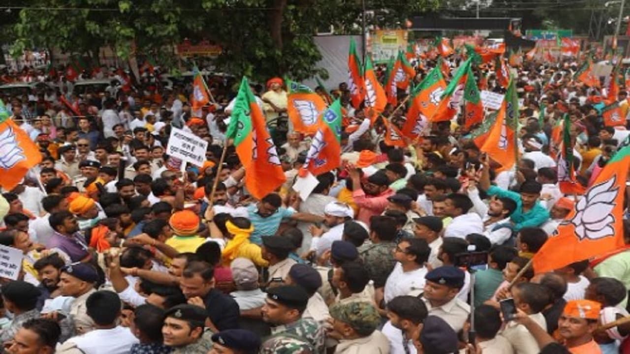 बिहार: बीजेपी नेताओं पर लाठीचार्ज का मामला पहुंचा दिल्ली, लोकसभा स्पीकर ने पटना के डीएम व SSP को किया तलब