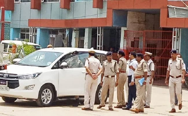 पटना में अपराध रोकने के लिए पुलिस की नयी पहल, थानों में खुला गुंडा रजिस्टर, 263 अपराधियों के नाम दर्ज पटना में अपराध रोकने के लिए पुलिस की नयी पहल, थानों में खुला गुंडा रजिस्टर, 263 अपराधियों के नाम दर्ज