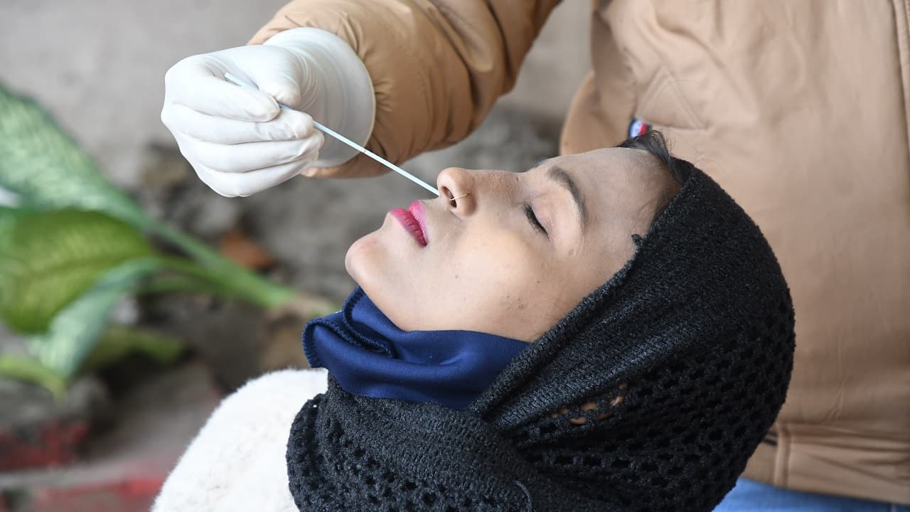 पटना में कोरोना से एक मरीज की मौत, 24 घंटे में मिले 52 नये केस, बिहार में सक्रिय मरीजों की संख्या पहुंची 665