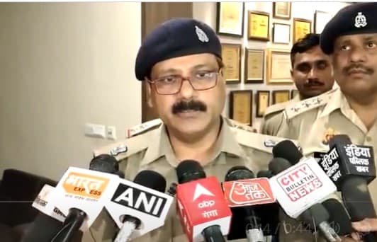 अयोध्या में स्कूल की छत से गिरकर छात्रा की मौत, मृतक के परिजन बोले- छुट्‌टी के दिन प्रिंसिपल ने बुलाया था