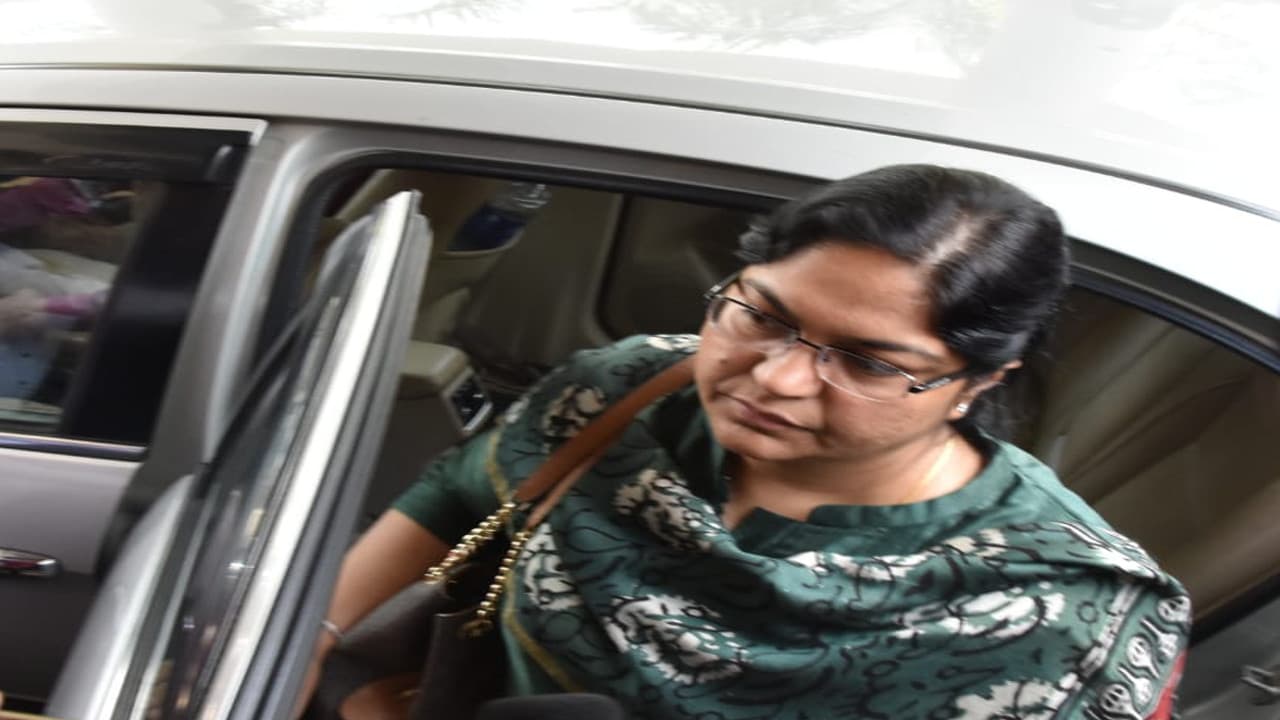 झारखंड की निलंबित आईएएस पूजा सिंघल का बीपी नहीं हो रहा नियंत्रित, मेडिकल बोर्ड का हो सकता है गठन