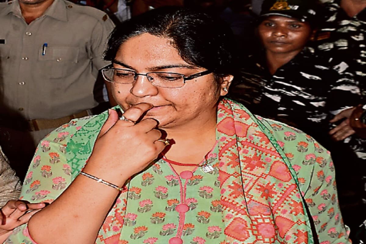 IAS पूजा सिंघल और विष्णु अग्रवाल का स्वास्थ्य ठीक फिर भी कई माह से दोनों रिम्स में हैं भर्ती