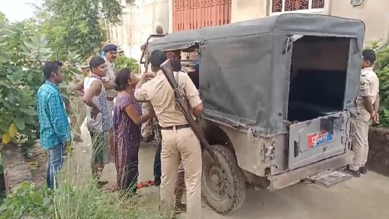 बिहार: पुलिस रेड के दौरान छत से गिरकर प्रेमी की मौत, जानिए लड़की के पिता की भूमिका..
