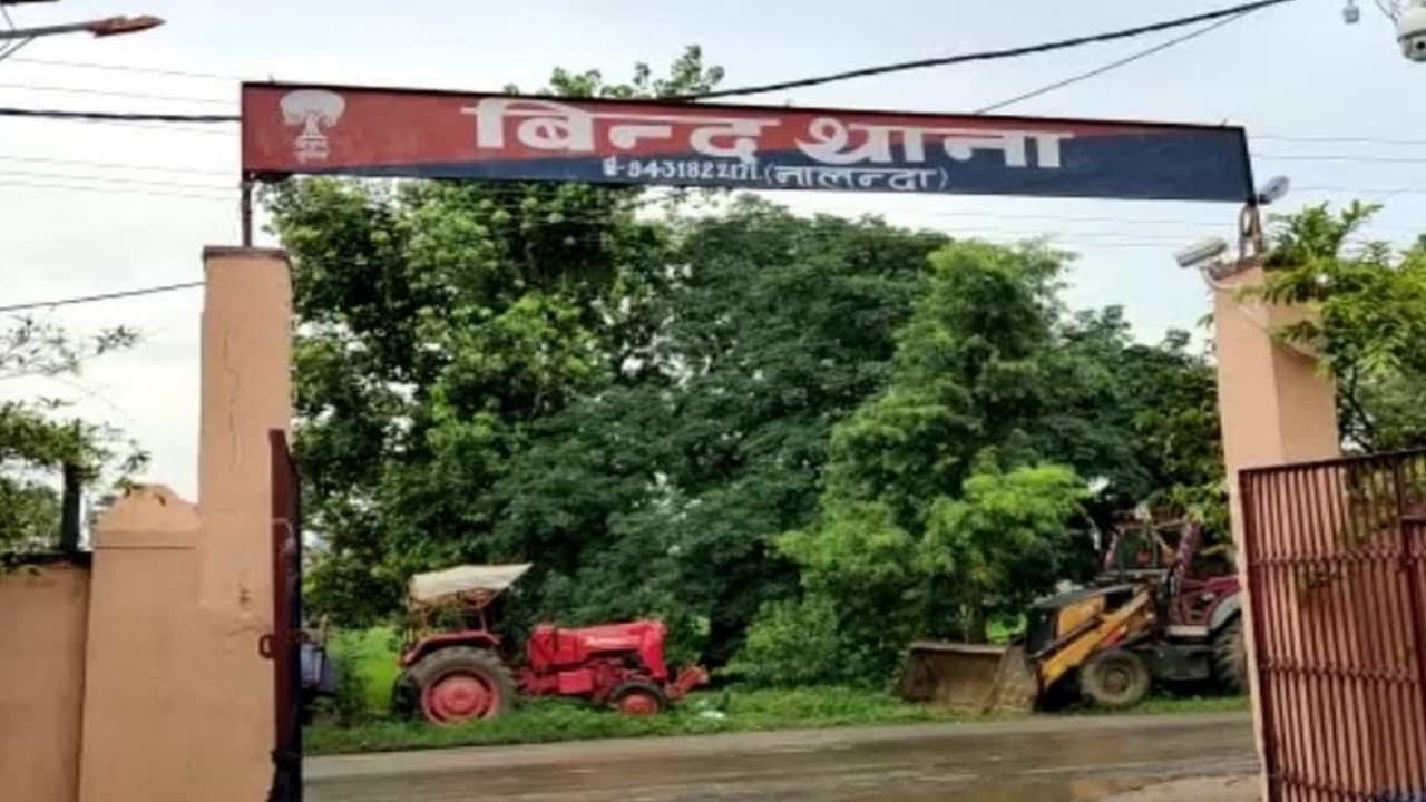 बिहार में शराबियों का दुस्साहस, थाने पर किया पथराव, कई पुलिसकर्मी घायल