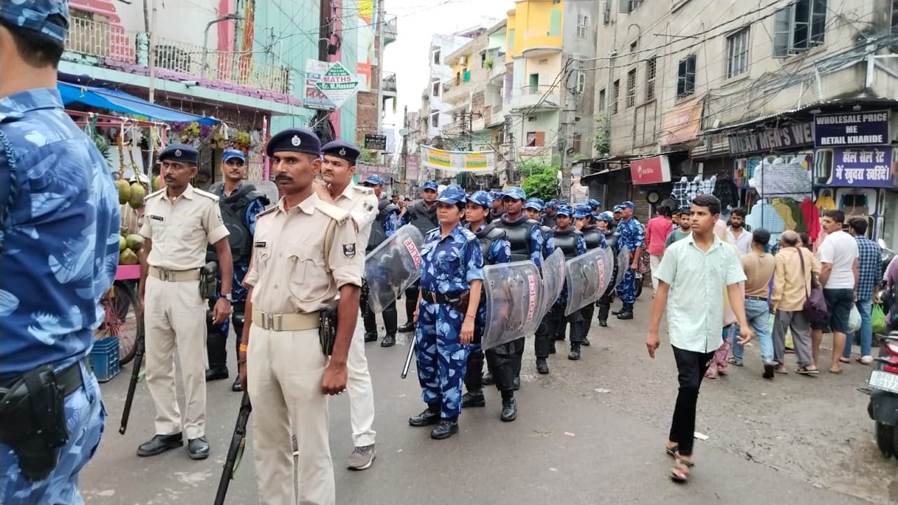 बिहारः दरभंगा में डीजे बजाने से रोका तो पुलिस पर किया पथराव, आधे दर्जन पुलिस कर्मी चोटिल