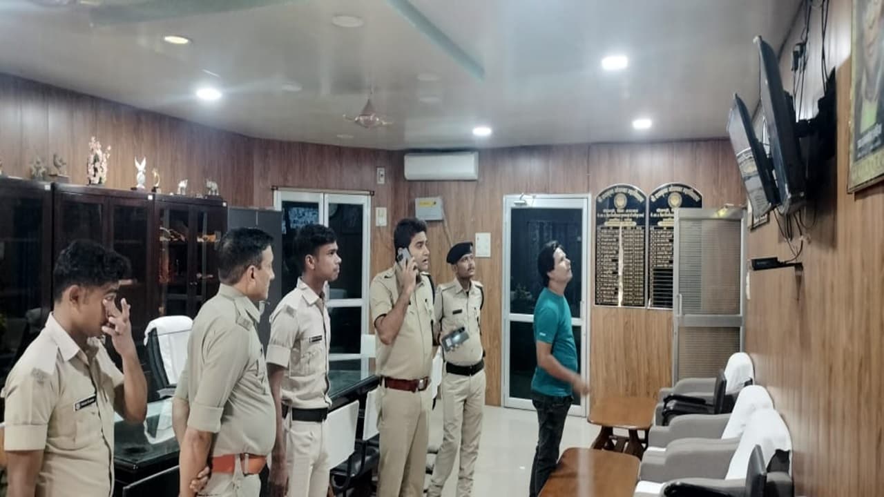 MP News: कांग्रेस नेता के बेटे का ड्रिंक एंड ड्राइव वीडियो वायरल, व्यापारी से मारपीट का आरोप, FIR दर्ज