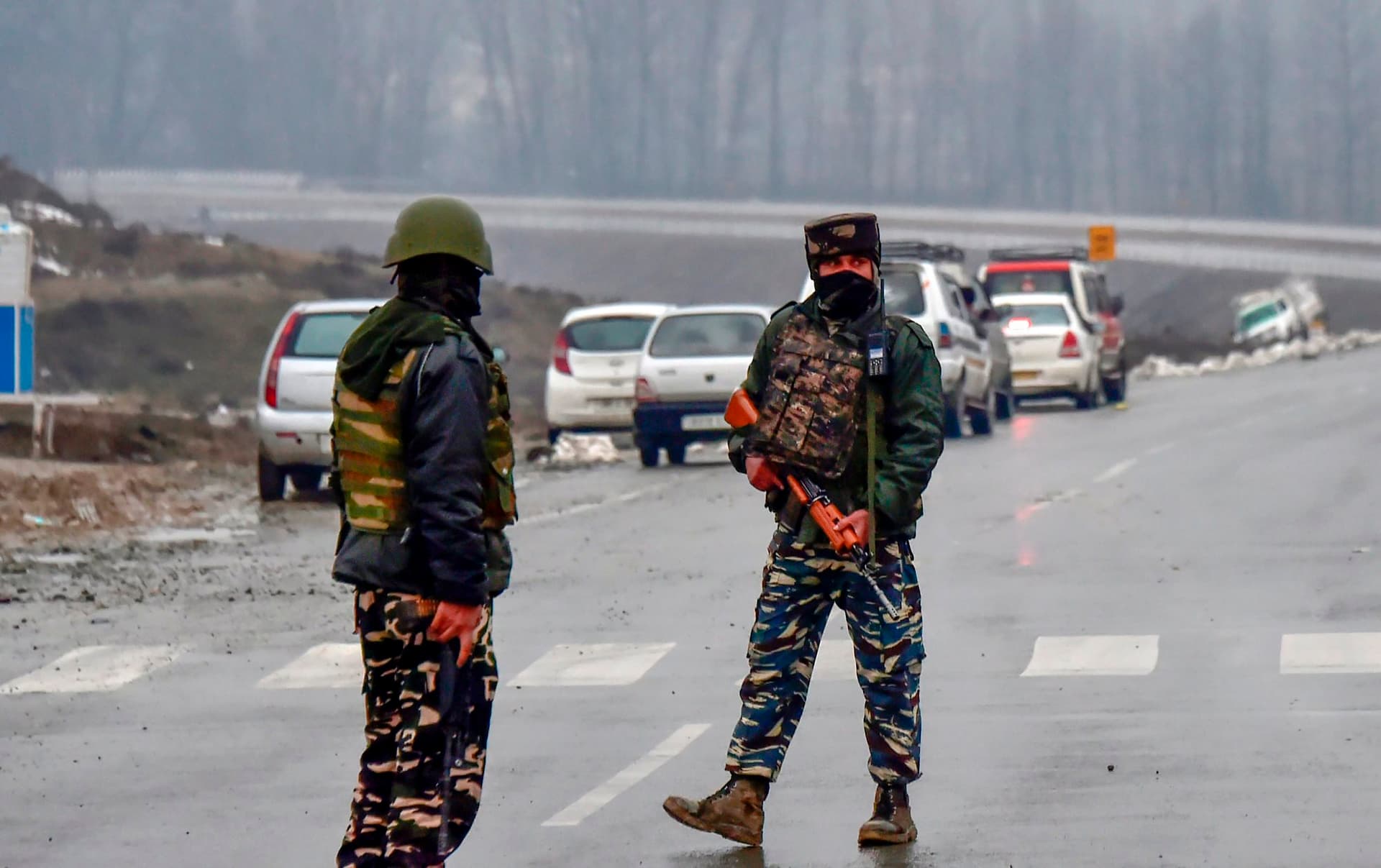 Anantnag Encounter: जम्मू-कश्मीर आतंकी हमले पर राजनीति तेज, 'इंडिया' ने बीजेपी के जश्न पर उठाया सवाल