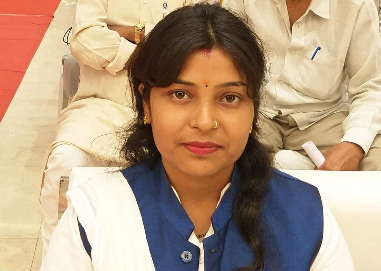 Jharkhand News : दुर्गा पूजा में दलित पुजारी से मारपीट के खिलाफ सांसद प्रतिनिधि पूनम साव पर केस दर्ज Jharkhand News : दुर्गा पूजा में दलित पुजारी से मारपीट के खिलाफ सांसद प्रतिनिधि पूनम साव पर केस दर्ज