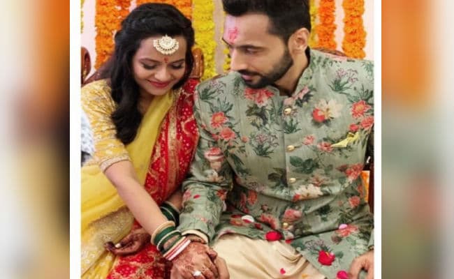 कोरियोग्राफर पुनीत पाठक ने गर्लफ्रेंड संग रचाई सगाई, VIRAL हो रही ये खूबसूरत तसवीरें