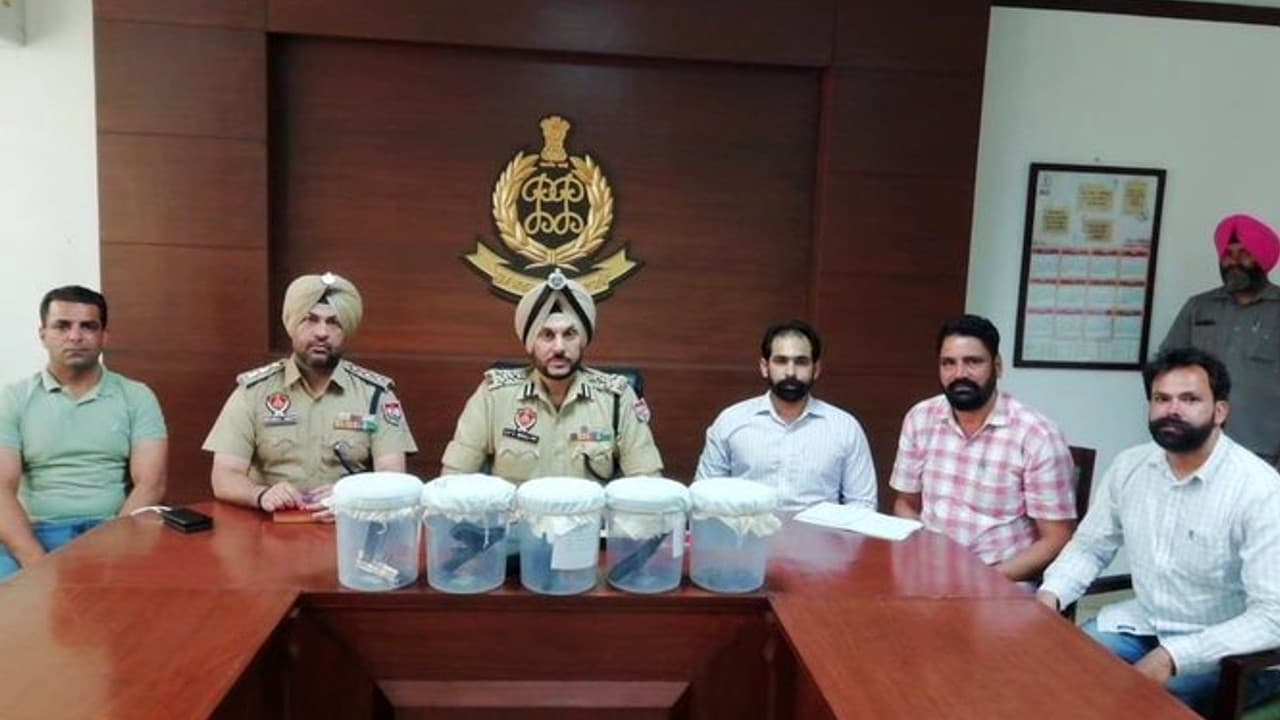 कनाडा में रहने वाले गोल्डी बराड़ और जेल में बंद गैंगस्टर बिश्नोई के तीन करीबी बठिंडा में गिरफ्तार