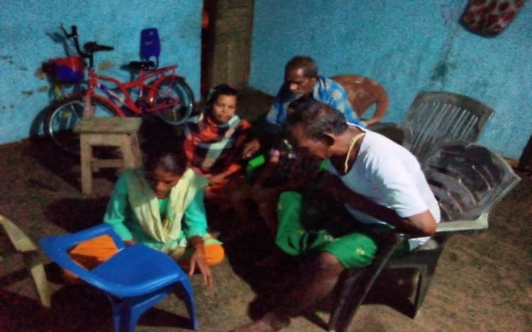 FIFA World Cup: सिमडेगा की बेटी पूर्णिमा का खेल TV पर नहीं देख सके परिजन, मोबाइल से करना पड़ा संतोष