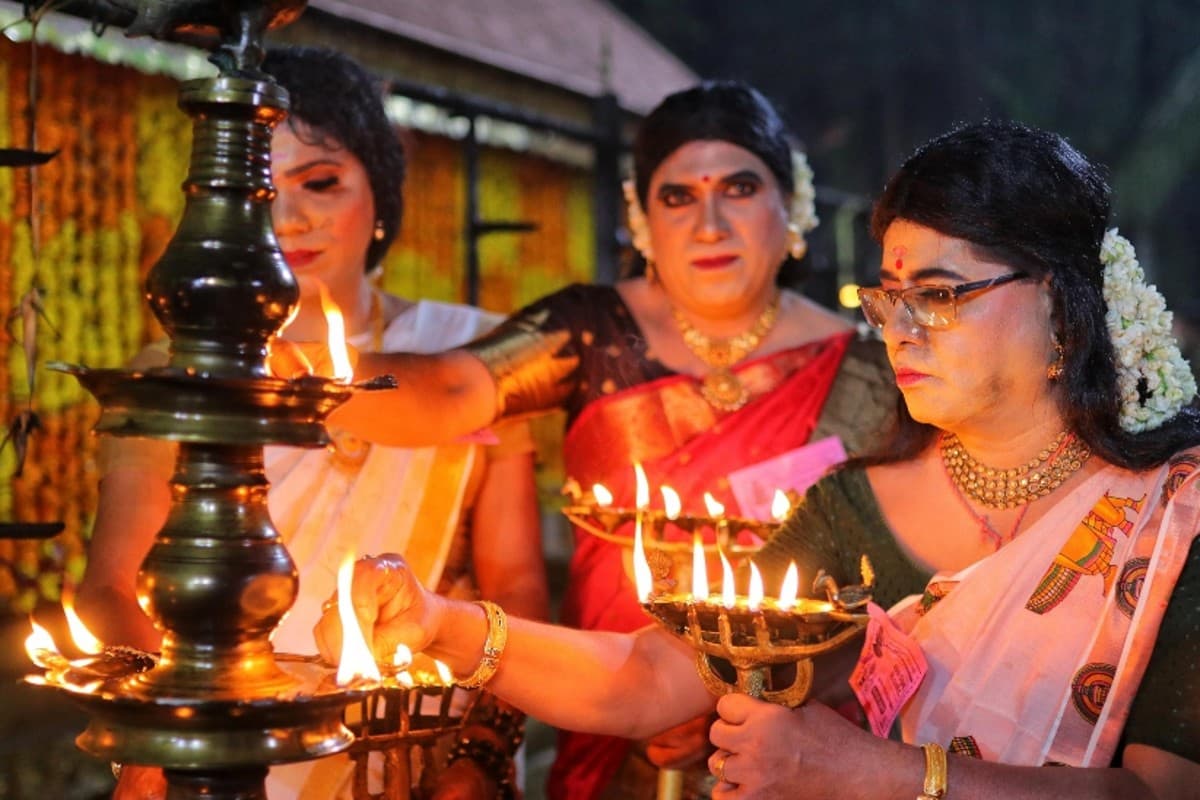 Navratri 2023: शारदीय नवरात्रि में इस जगह पुरुष साड़ी पहनकर करते हैं डांस, जानिए क्या है वजह