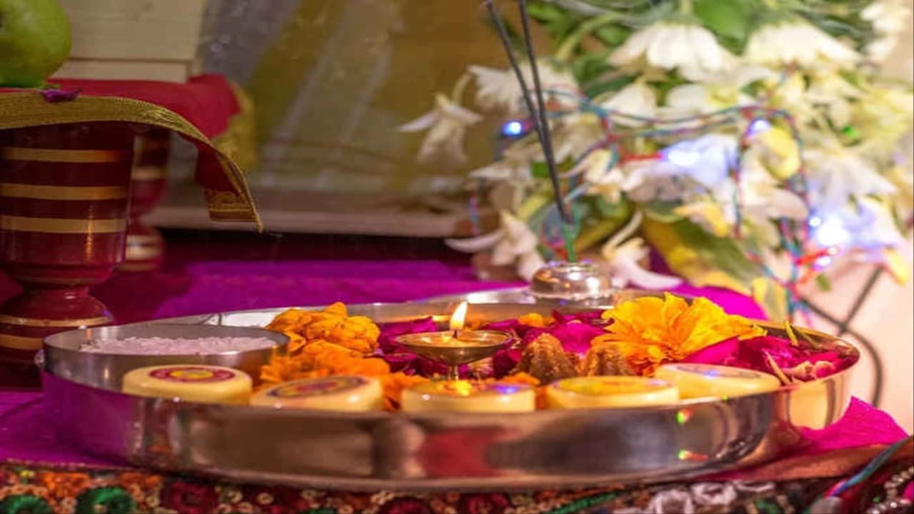 बिहार: दुर्गा पूजा पर महंगाई का पड़ा प्रभाव, पूजन सामग्री की कीमत में 15 फीसदी तक का इजाफा, यहां चेक करें रेट