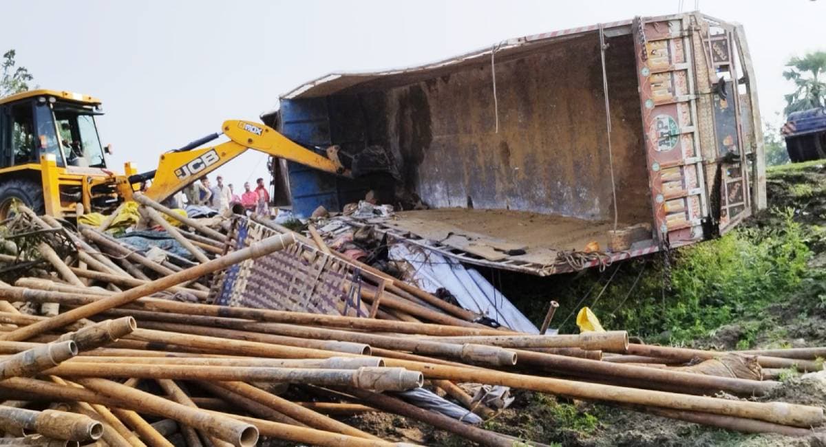 Purnea accident: ट्रक पलटने से राजस्थान के 8 मजदूरों की मौत, यूपी के 2 घायल, चालक को नींद आने से हुई घटना