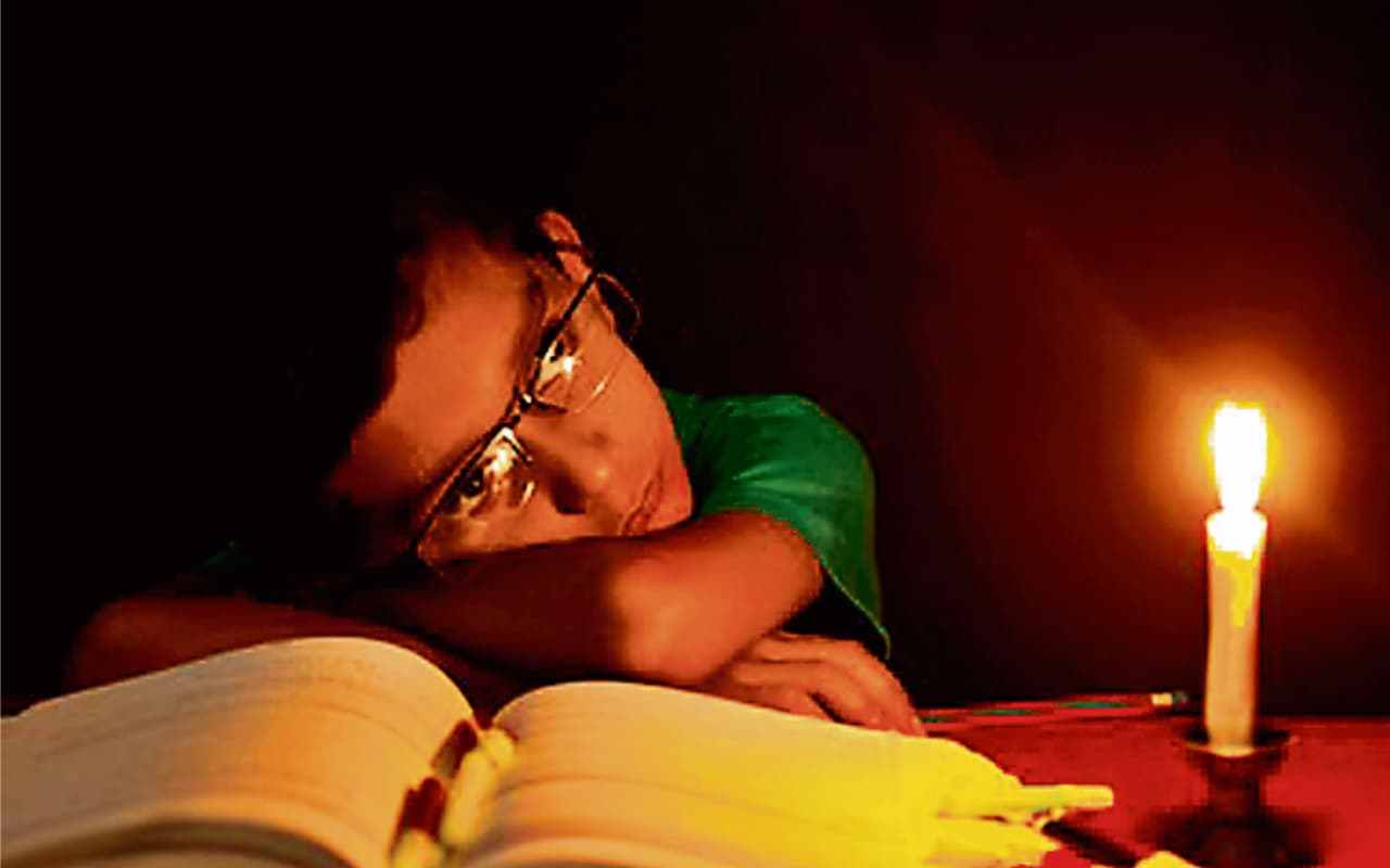 झारखंड में बिजली का लोड फुल, फिर भी बत्ती गुल