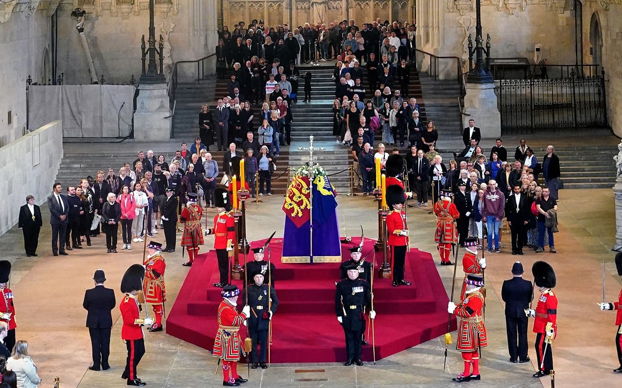 Queen Elizabeth II Funeral: आज होगा ब्रिटेन का सबसे बड़ा राजकीय अंतिम संस्कार, जानें पूरा शेड्यूल