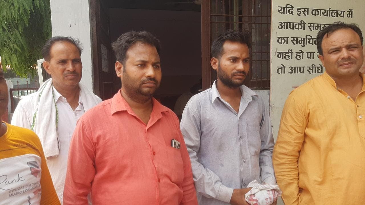 Agra Police का कारनामा, चांदी कारीगरों को एनकाउंटर की धमकी देकर वसूले 74 हजार, SSP ने लिया एक्शन