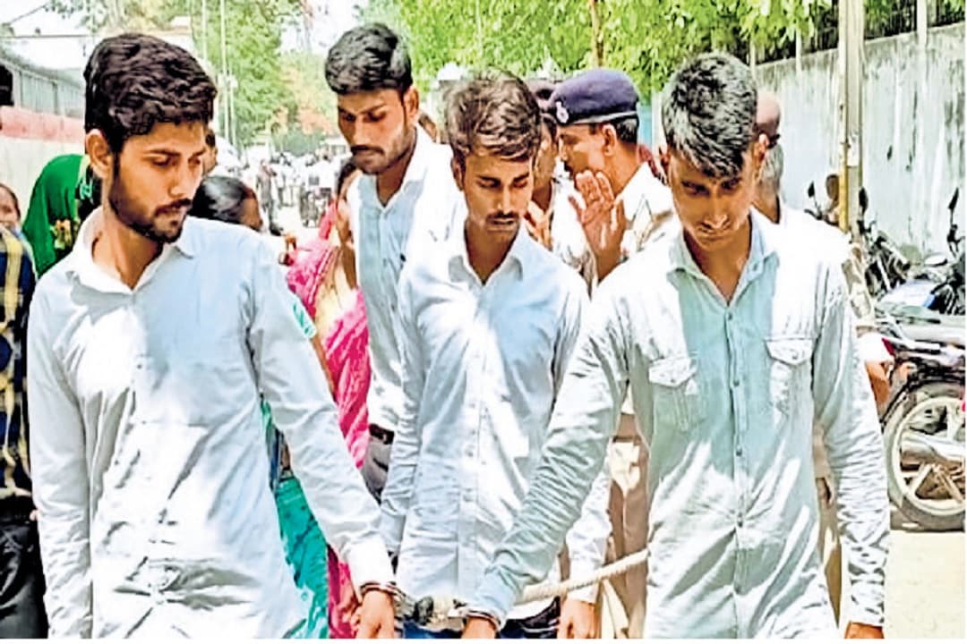 Bihar News: मुजफ्फरपुर में दो सगे भाइयों को 20-20 साल की सजा, सुनकर परिजनों ने किया हंगामा